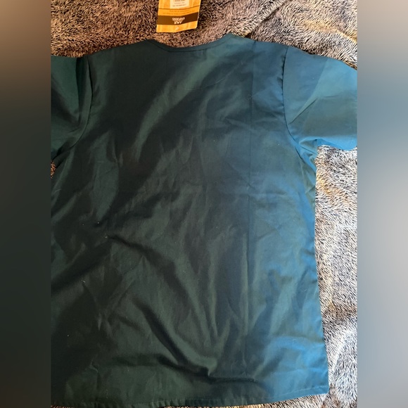 Size small work scrub top - Picture 2 of 5